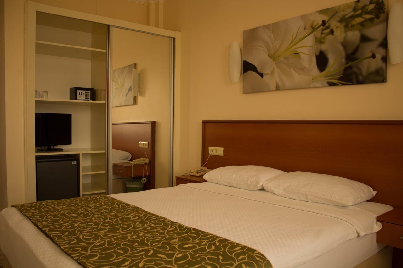 Lord Hotel Çeşme Extérieur photo
